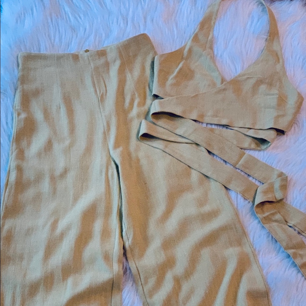 NWOT Blue Blush 2 Piece Halter Capri Set